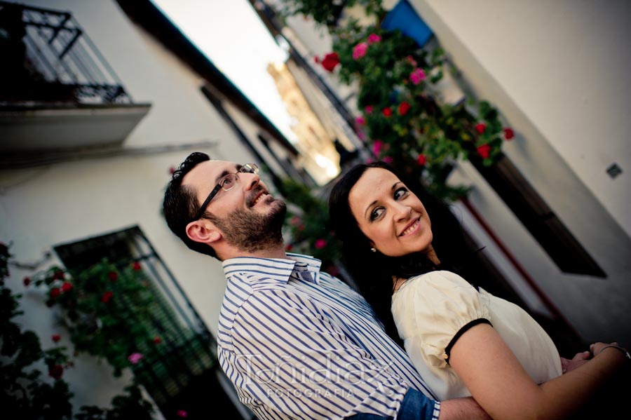 Preboda de Salud María y Francisco calle las flores de Córdoba fotografía 47