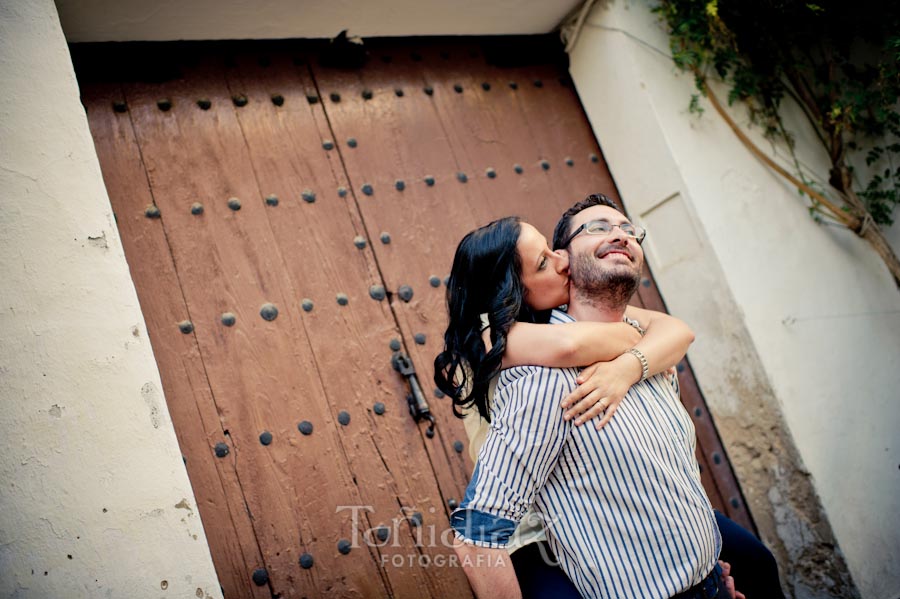 Preboda de Salud María y Francisco calle las flores de Córdoba fotografía 52