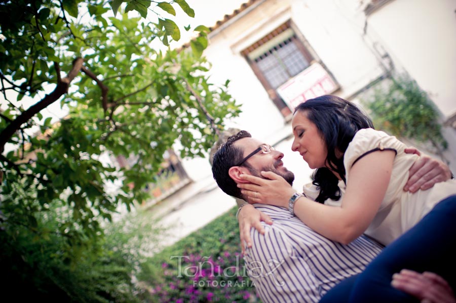 Preboda de Salud María y Francisco calle las flores de Córdoba fotografía 62