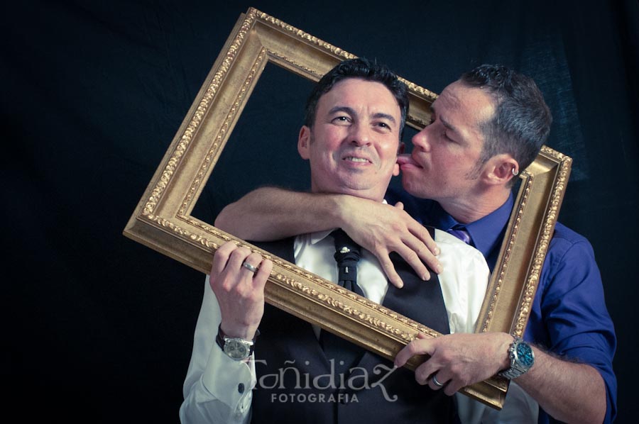 Photocall de disfraces en la Boda de Manolo y Teresa en Posadas Córdoba 03