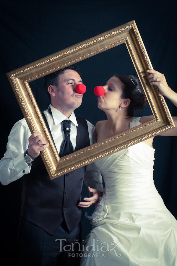 Photocall de disfraces en la Boda de Manolo y Teresa en Posadas Córdoba 04