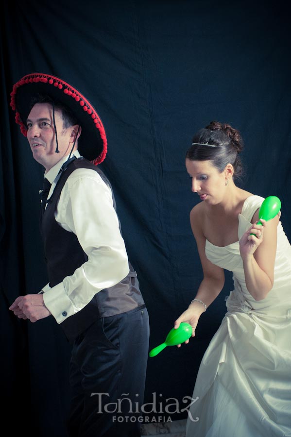 Photocall de disfraces en la Boda de Manolo y Teresa en Posadas Córdoba 06