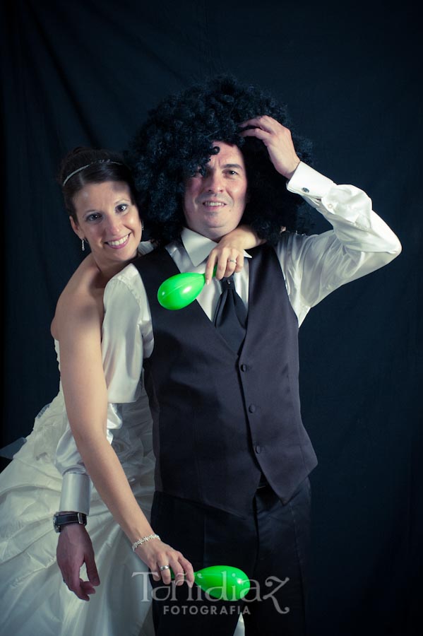 Photocall de disfraces en la Boda de Manolo y Teresa en Posadas Córdoba 08