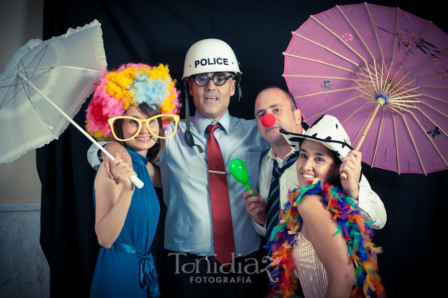 Photocall de disfraces en la Boda de Manolo y Teresa en Posadas Córdoba 15