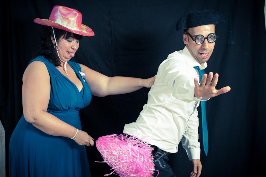 Photocall de disfraces en la Boda de Manolo y Teresa en Posadas Córdoba 17