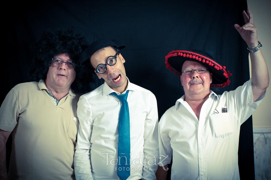 Photocall de disfraces en la Boda de Manolo y Teresa en Posadas Córdoba 19