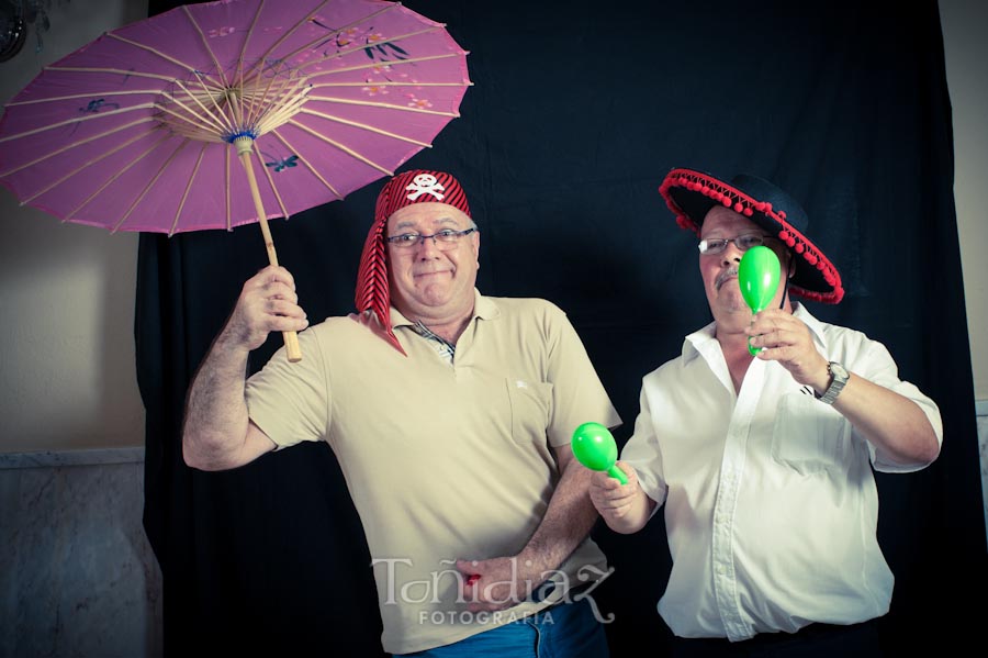 Photocall de disfraces en la Boda de Manolo y Teresa en Posadas Córdoba 20