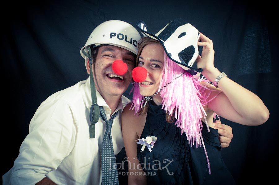 Photocall de disfraces en la Boda de Manolo y Teresa en Posadas Córdoba 23