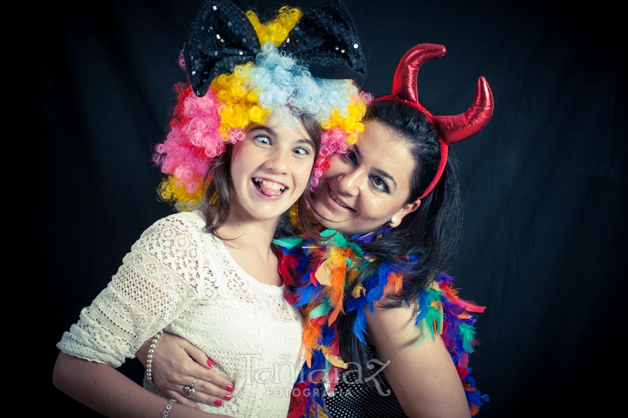 Photocall de disfraces en la Boda de Manolo y Teresa en Posadas Córdoba 25
