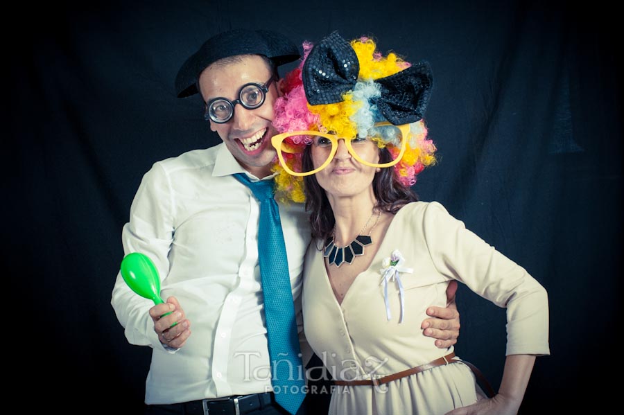 Photocall de disfraces en la Boda de Manolo y Teresa en Posadas Córdoba 30