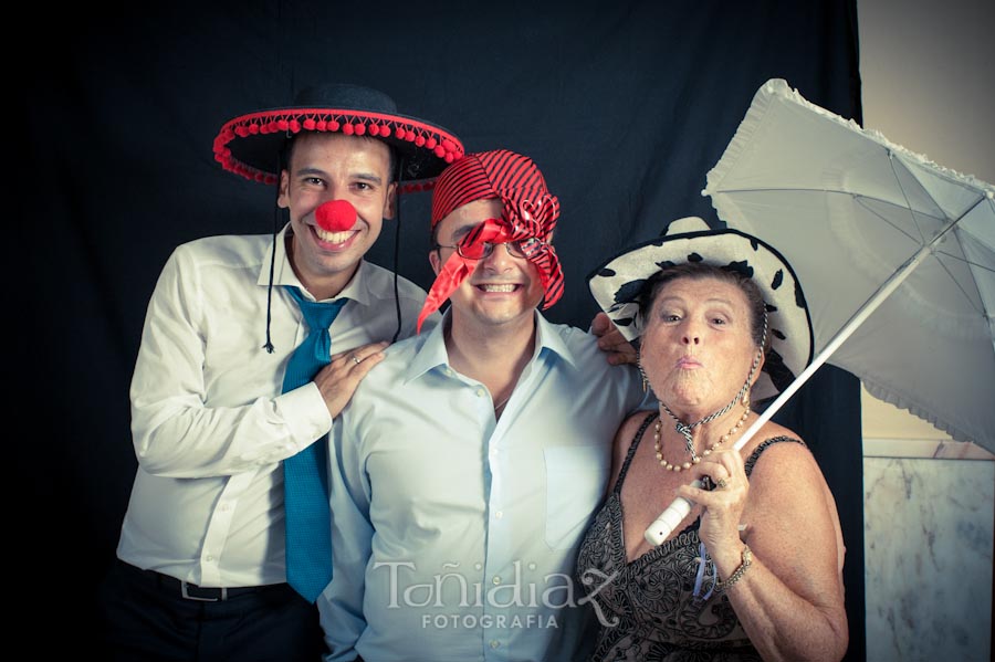 Photocall de disfraces en la Boda de Manolo y Teresa en Posadas Córdoba 32