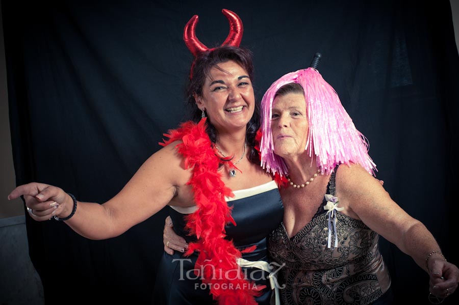 Photocall de disfraces en la Boda de Manolo y Teresa en Posadas Córdoba 41