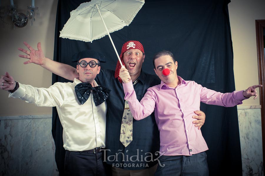 Photocall de disfraces en la Boda de Manolo y Teresa en Posadas Córdoba 47
