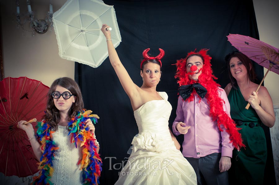 Photocall de disfraces en la Boda de Manolo y Teresa en Posadas Córdoba 53